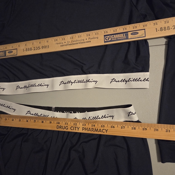 PrettyLittleThing Navy Branded Long Sleeve Crop Top & Lounge Pants - Picture 5 of 5